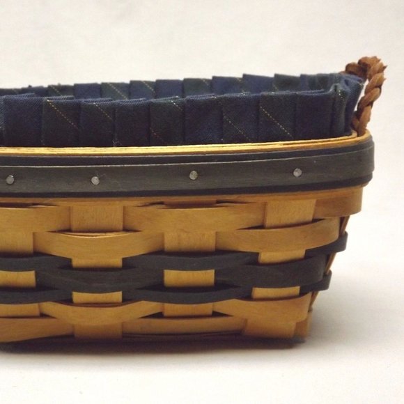 Longaberger 2000 Collector's Club Renewal Basket with Liner and Protector - Picture 3 of 15